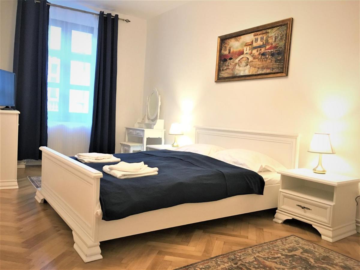 White Wolf Apartment Brasov Exterior photo